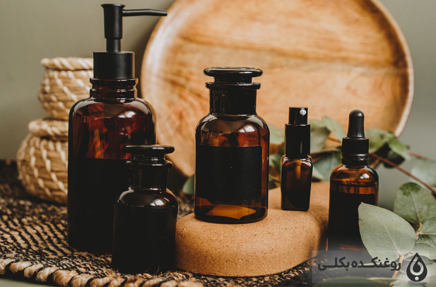 چند شیشه حاوی روغن آرگان