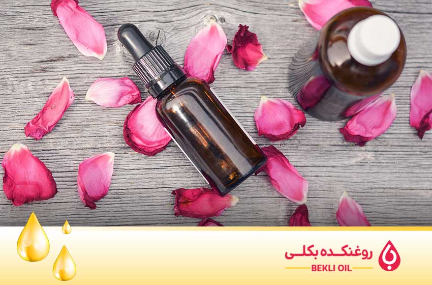 دو شیشه حاوی روغن خراطین