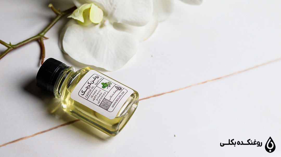 شیشه روغن کرچک همراه با یک گل