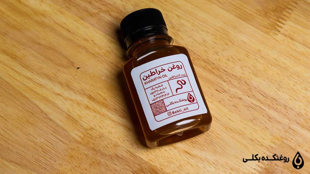 ظرف روغن خراطین روی میز