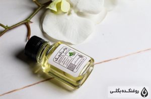 یک شیشه حاوی روغن کرچک