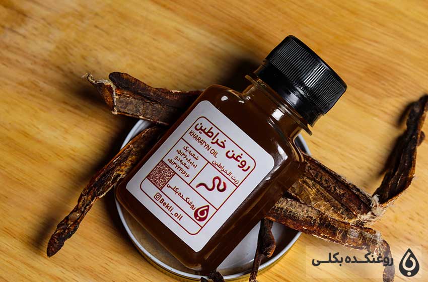 یک شیشه حاوی روغن خراطین و کرم های خراطین