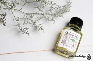 یک شیشه حاوی روغن کرچک