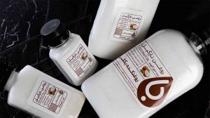 چهار شیشه حاوی روغن نارگیل