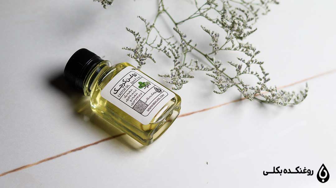 ظرف روغن کرچک با تعدادی گیاه