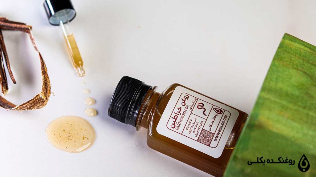 قوطی روغن خراطین روی میز