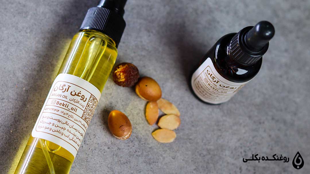 شیشه روغن آرگان با دانه های روغن آرگان