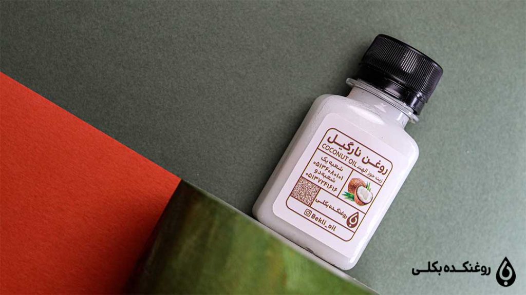 یک شیشه حاوی روغن نارگیل