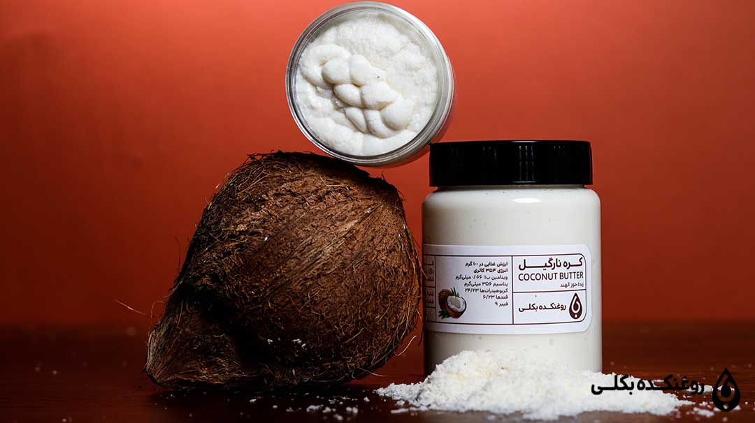 قوطی روغن نارگیل با نارگیلی در کنار آن