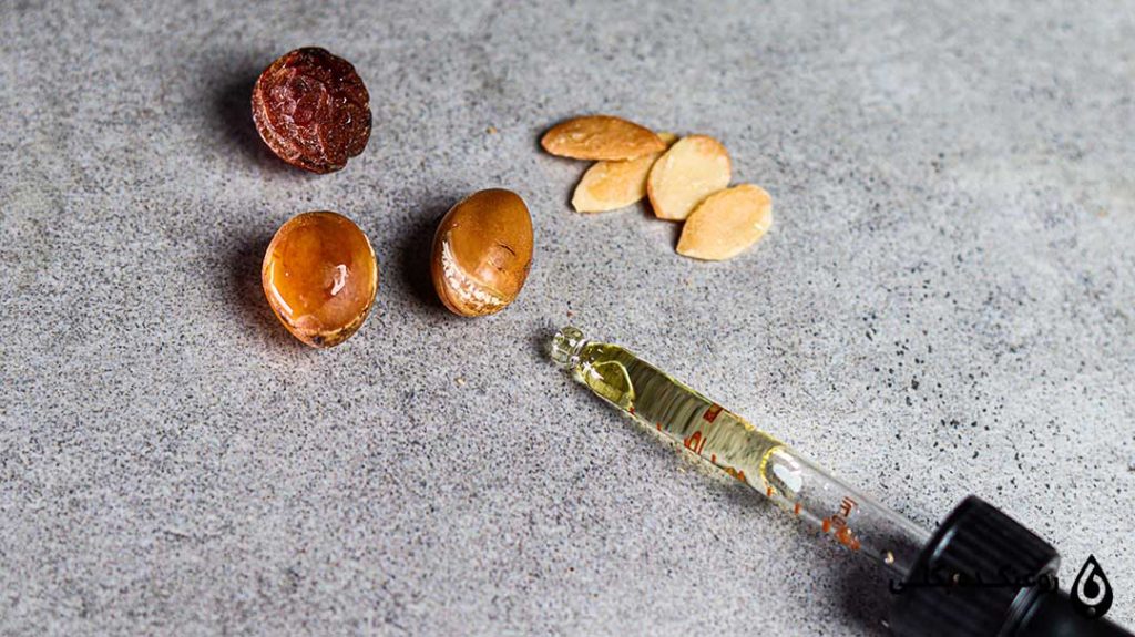 یک قطره چکان حاوی روغن آرگان