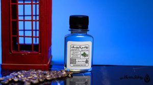 شیشه روغن کرچک روی میز