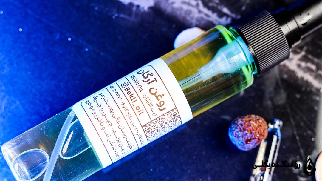 روغن آرگان درون شیشه