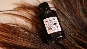 روغن سیاه دانه بر روی موها