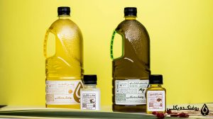 یک شیشه روغن فرابکر و یک شیشه روغن کنجد و شیشه های کوچک