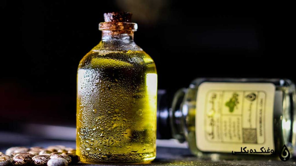 روغن کرچک در دو بطری
