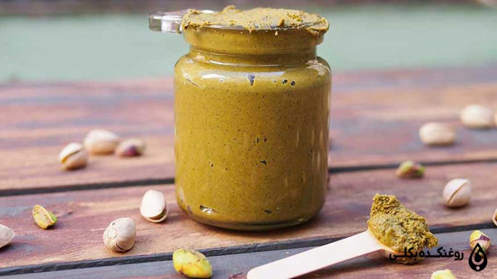 یک ظرف کره پسته خوشمزه